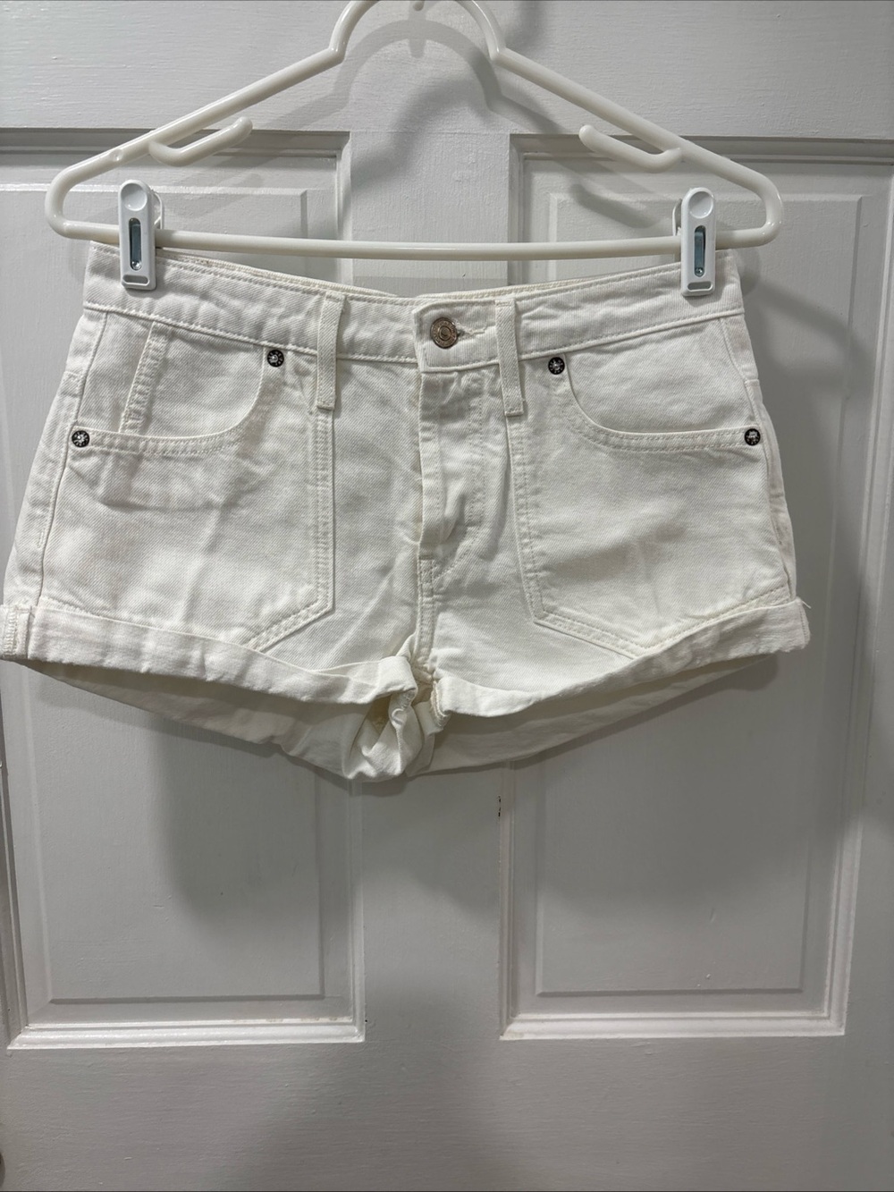 We The Free Women’s Beginners Luck Low Rise Slouch Shorts Size 25 White EUC